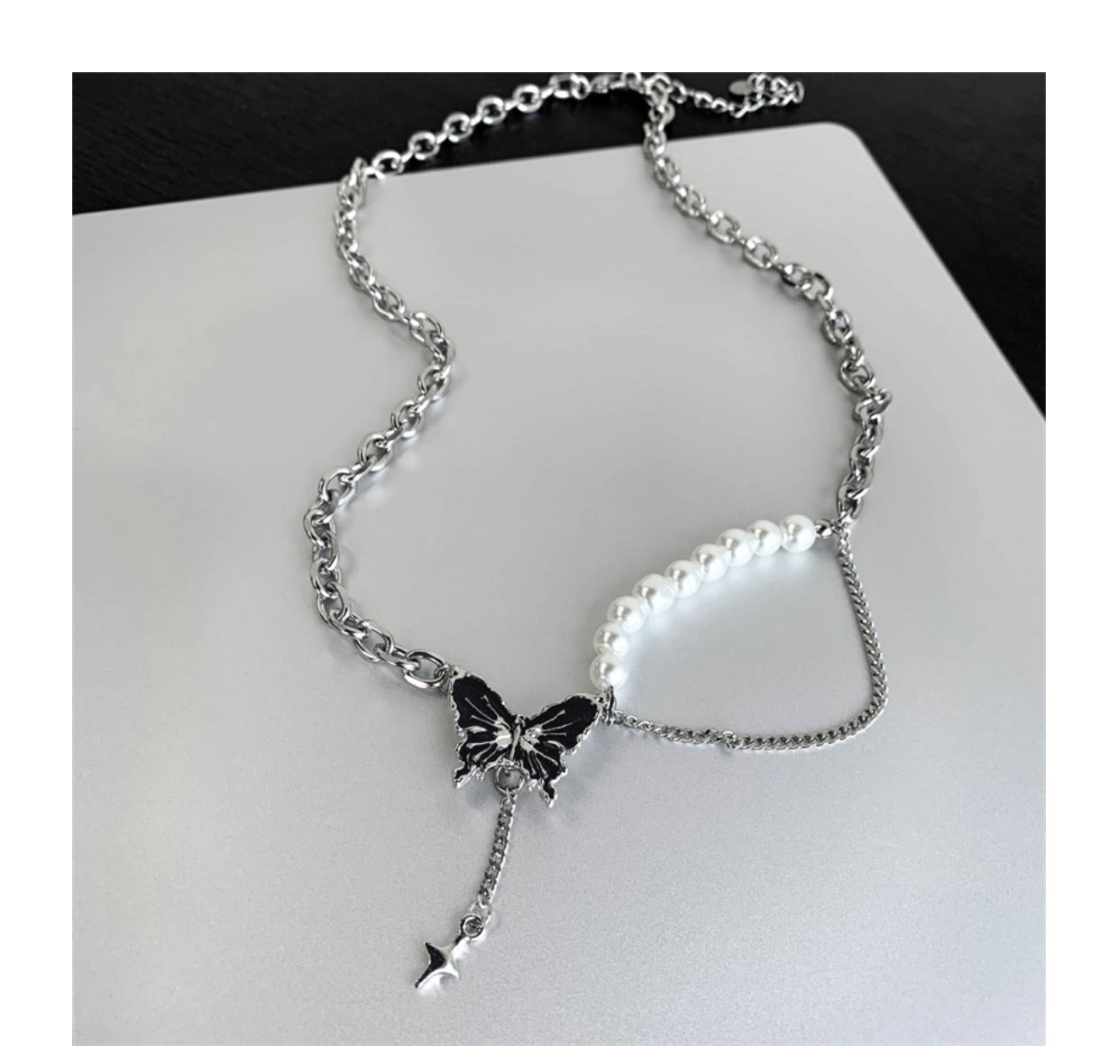 Women's Asymmetric Pearl Butterfly Necklace